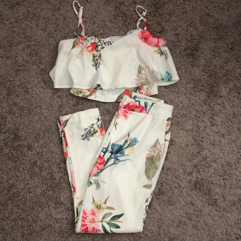 IVORY FLORAL MATCHING SET